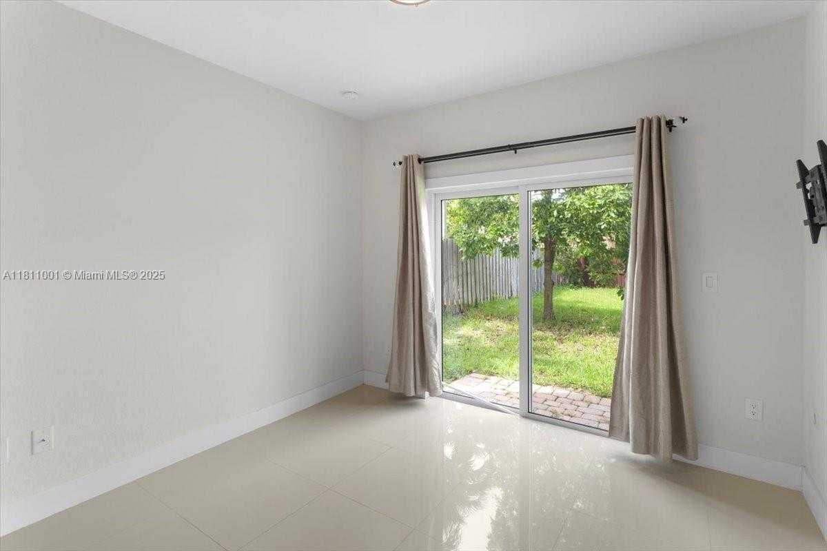 Small Image of 8773 SOUTH WEST 220TH LN, Cutler Bay Number 27