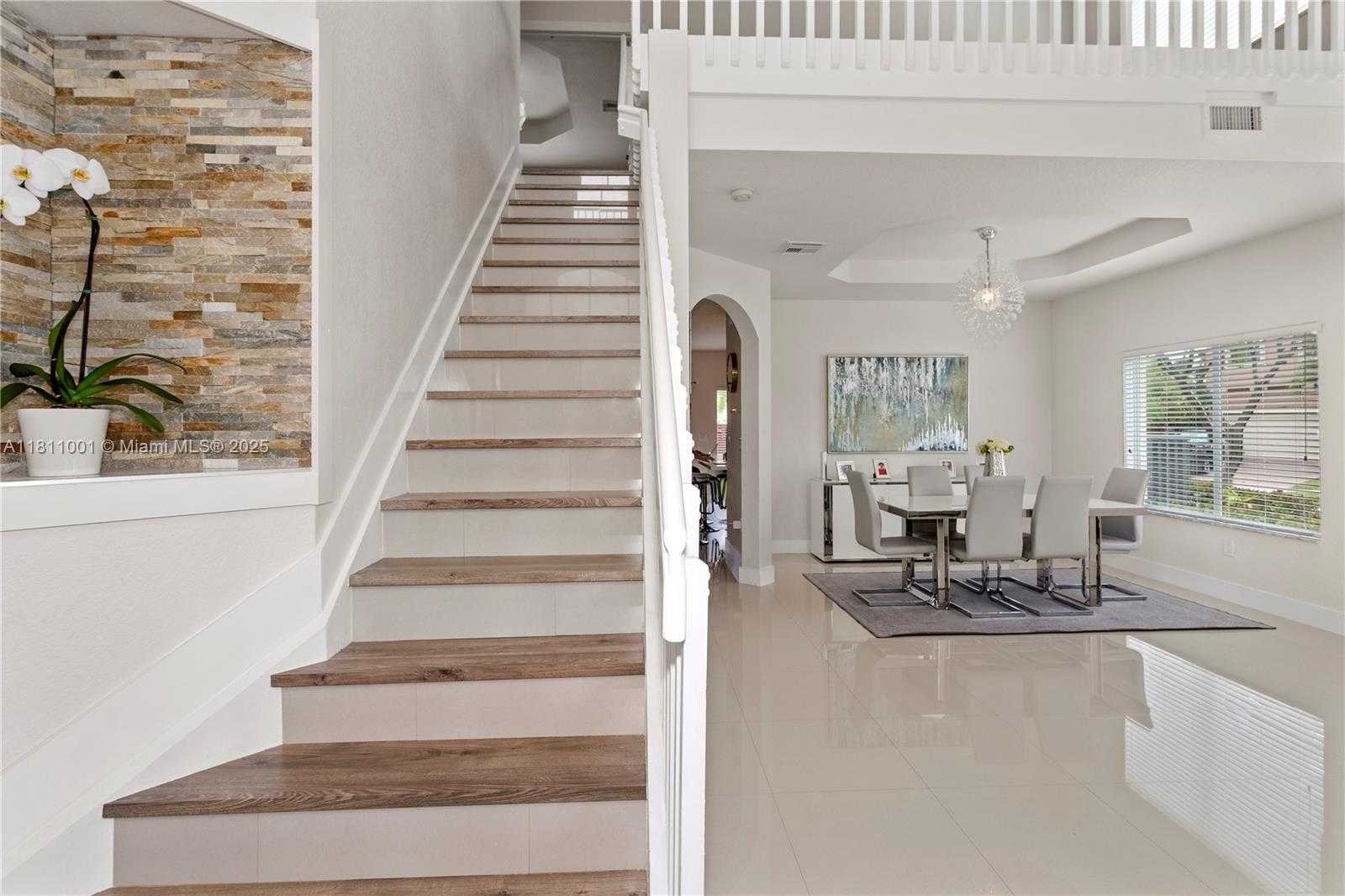 Small Image of 8773 SOUTH WEST 220TH LN, Cutler Bay Number 4