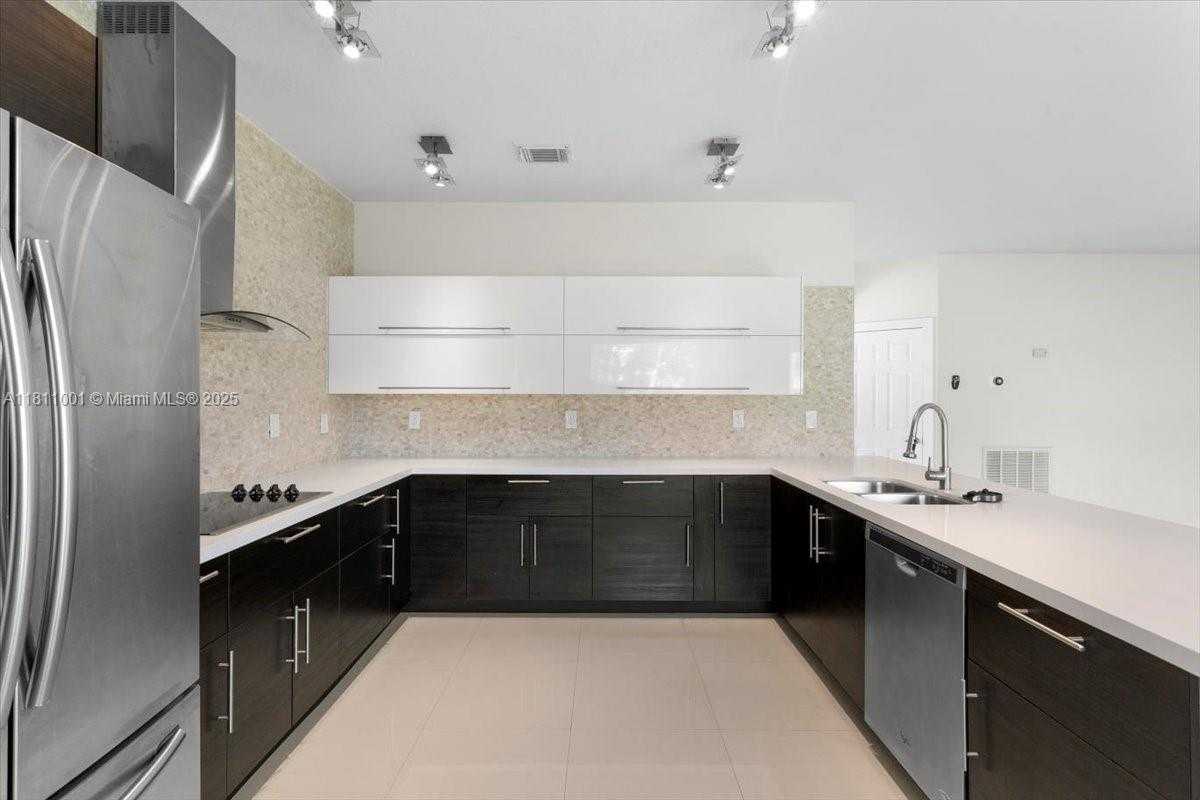 Small Image of 8773 SOUTH WEST 220TH LN, Cutler Bay Number 6