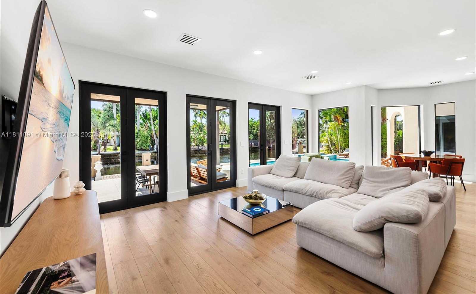 Small Image of 324 COCONUT ISLE DR, Fort Lauderdale Number 14
