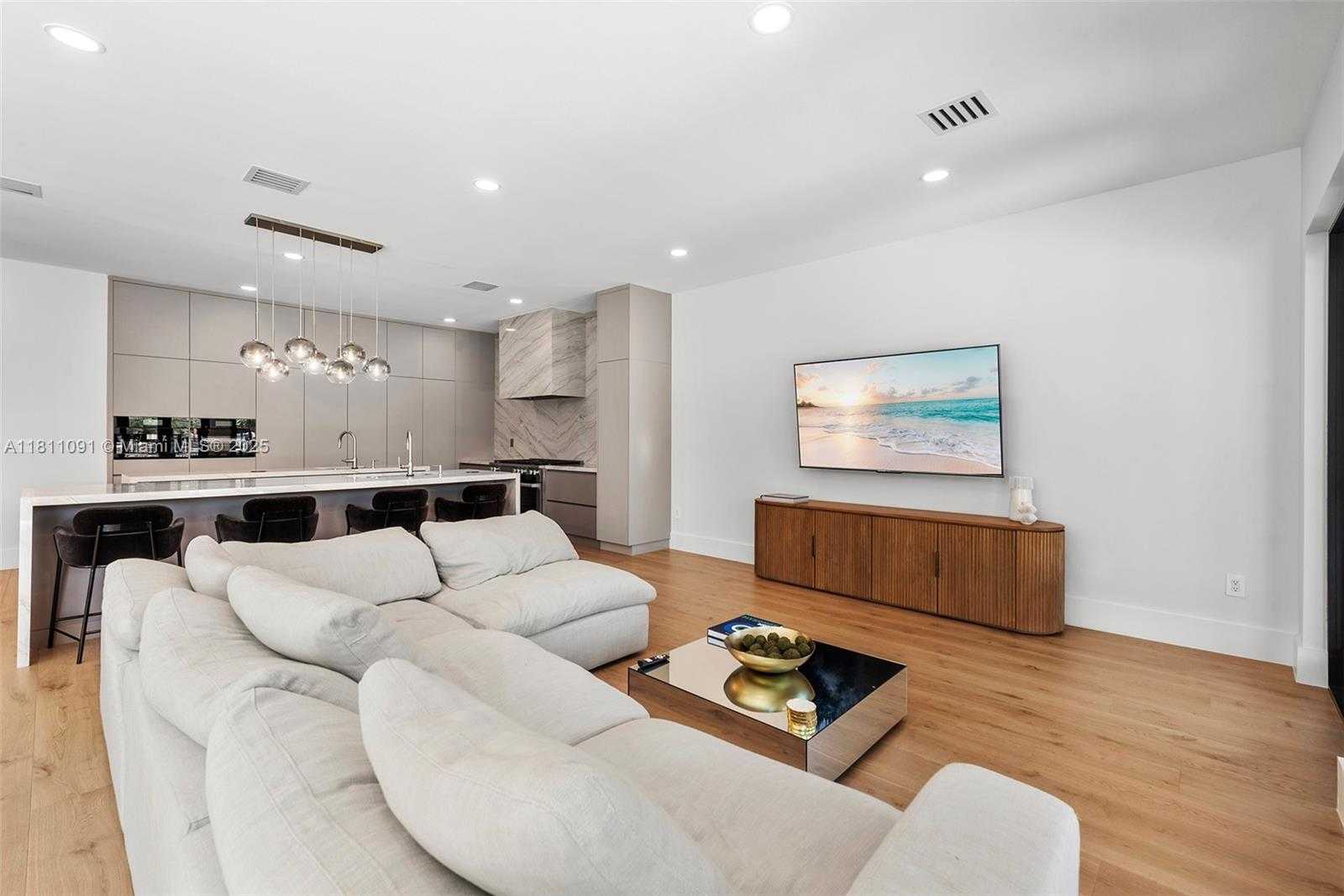 Small Image of 324 COCONUT ISLE DR, Fort Lauderdale Number 15