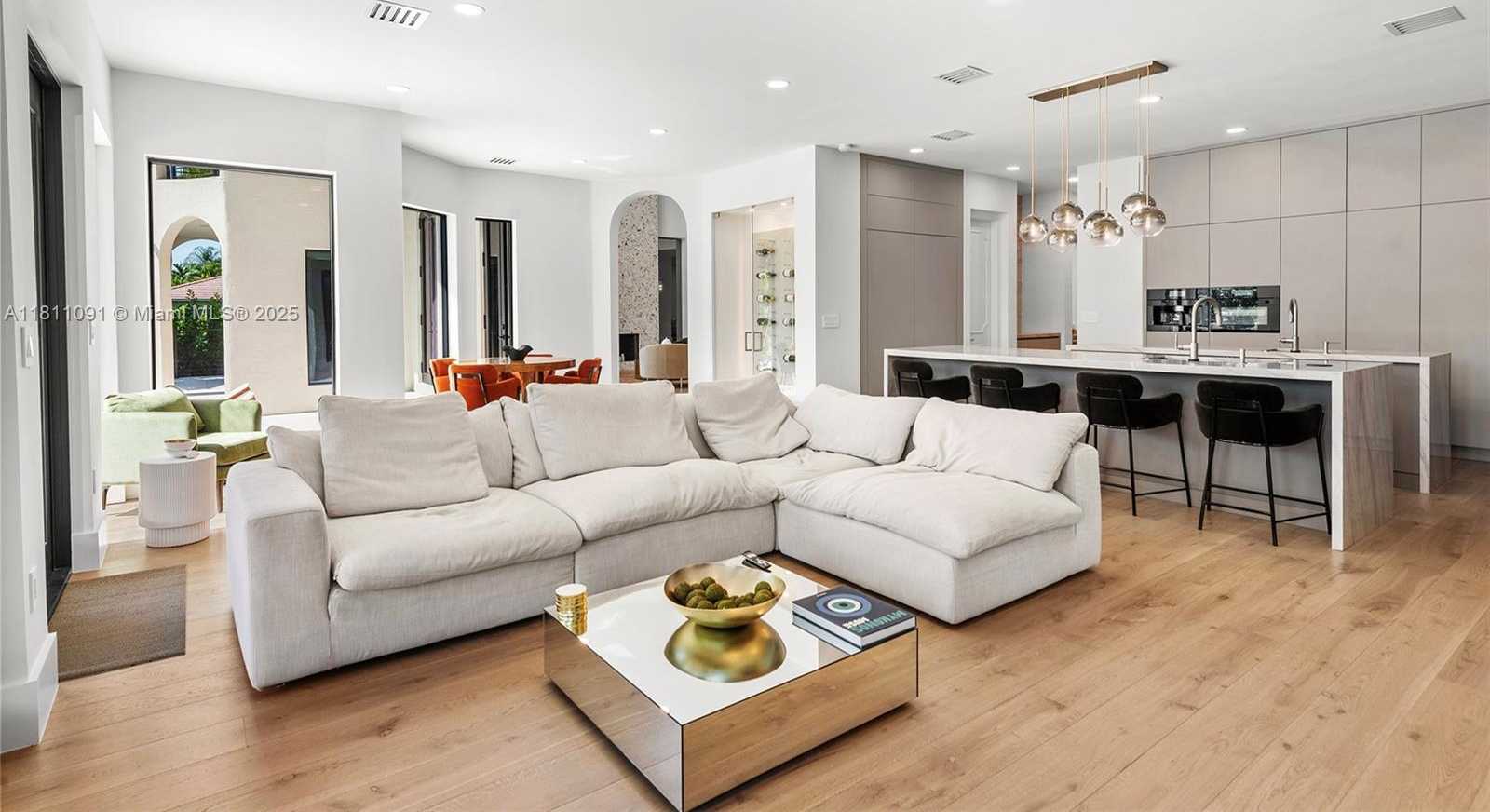 Small Image of 324 COCONUT ISLE DR, Fort Lauderdale Number 16