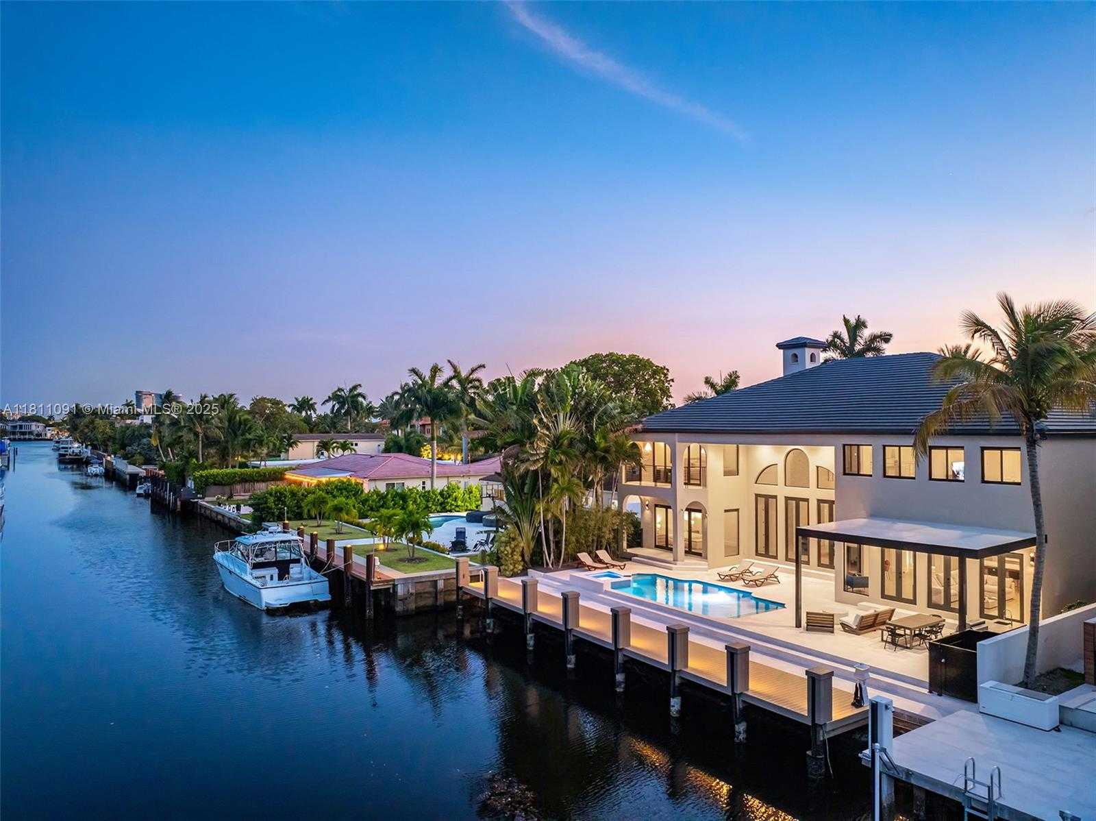 Small Image of 324 COCONUT ISLE DR, Fort Lauderdale Number 2