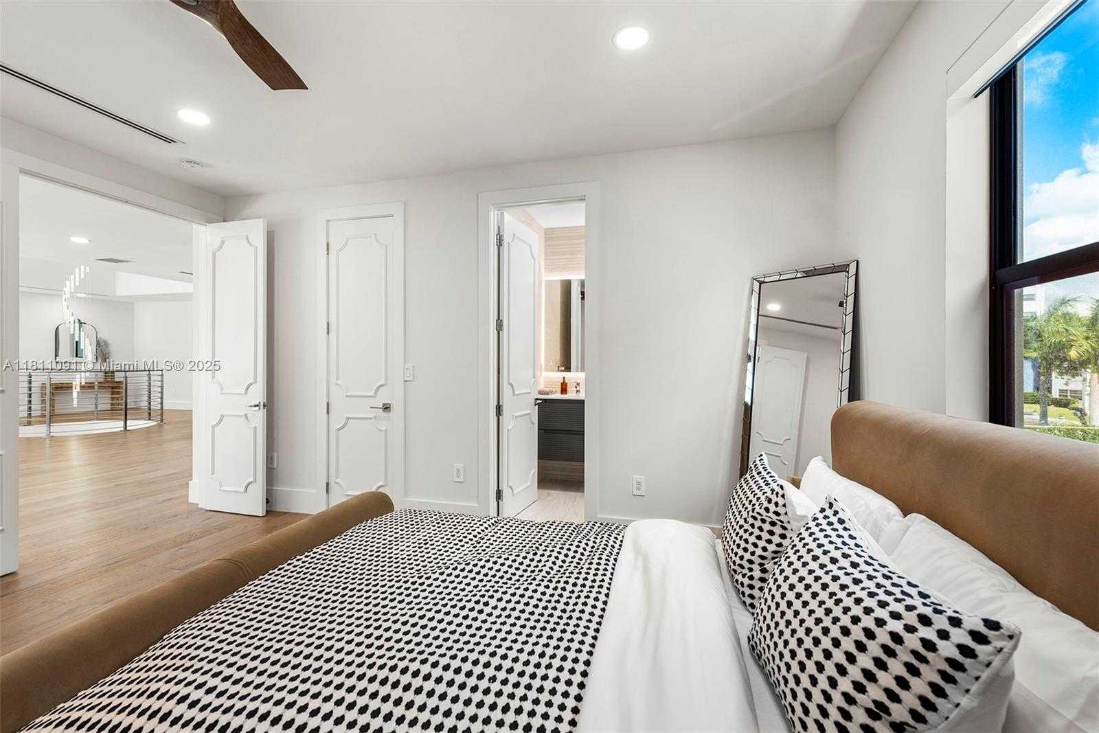Small Image of 324 COCONUT ISLE DR, Fort Lauderdale Number 47