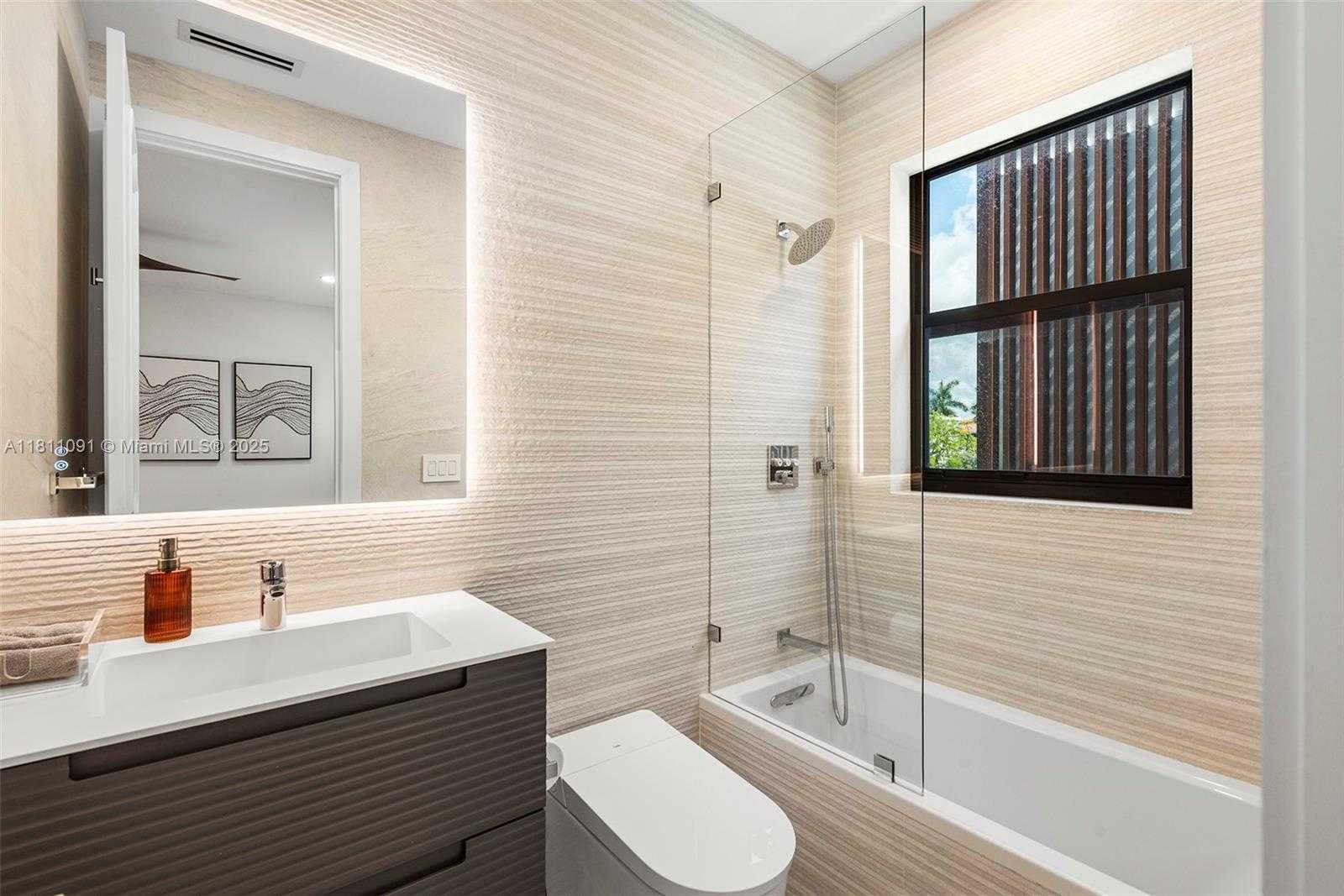Small Image of 324 COCONUT ISLE DR, Fort Lauderdale Number 48