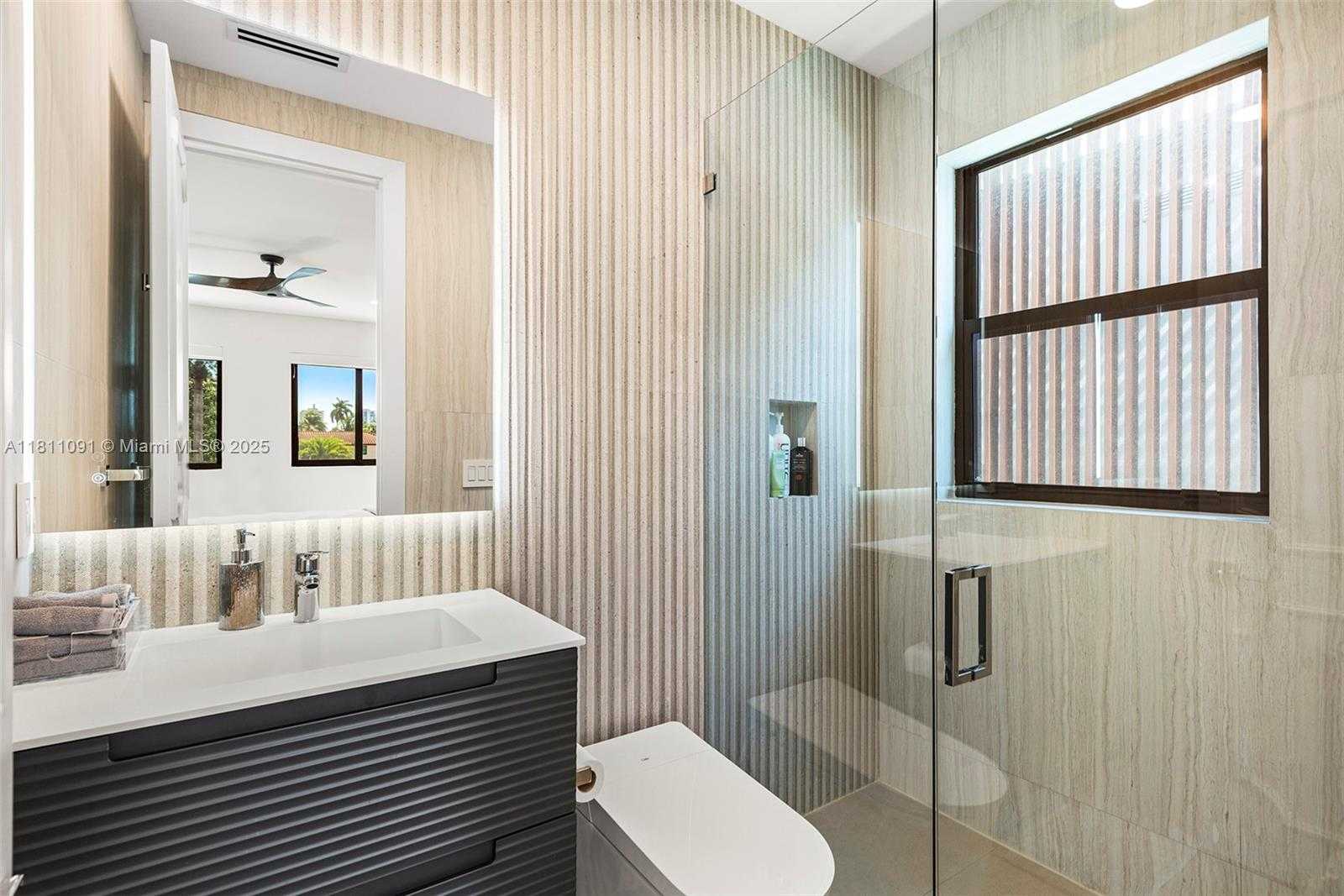 Small Image of 324 COCONUT ISLE DR, Fort Lauderdale Number 51