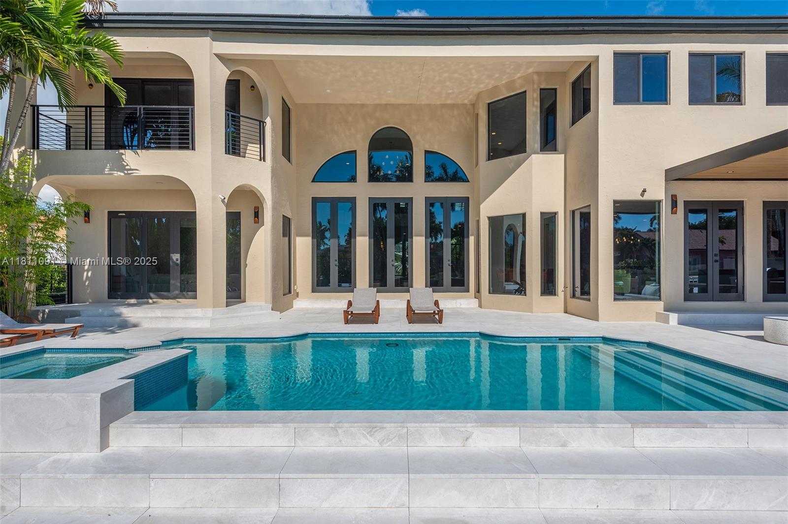 Small Image of 324 COCONUT ISLE DR, Fort Lauderdale Number 56
