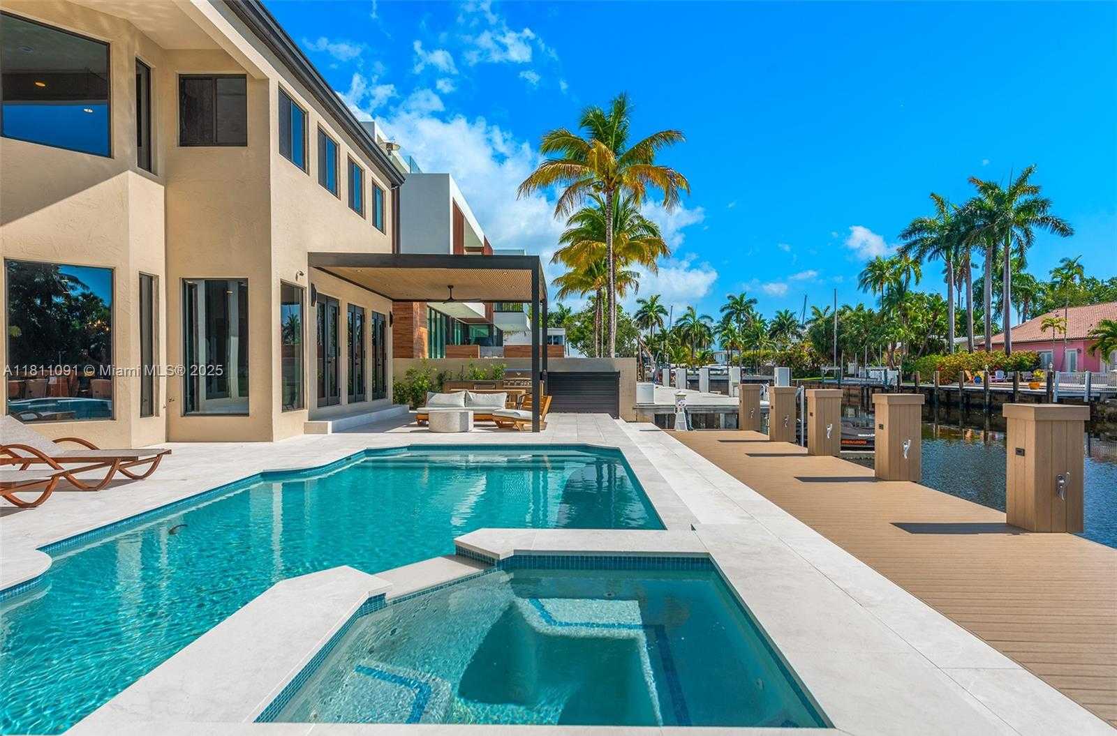 Small Image of 324 COCONUT ISLE DR, Fort Lauderdale Number 59