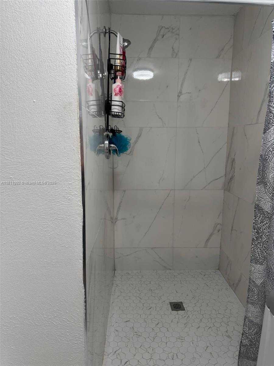 Small Image of 5010 NORTH WEST 190TH ST, Miami Gardens Number 8