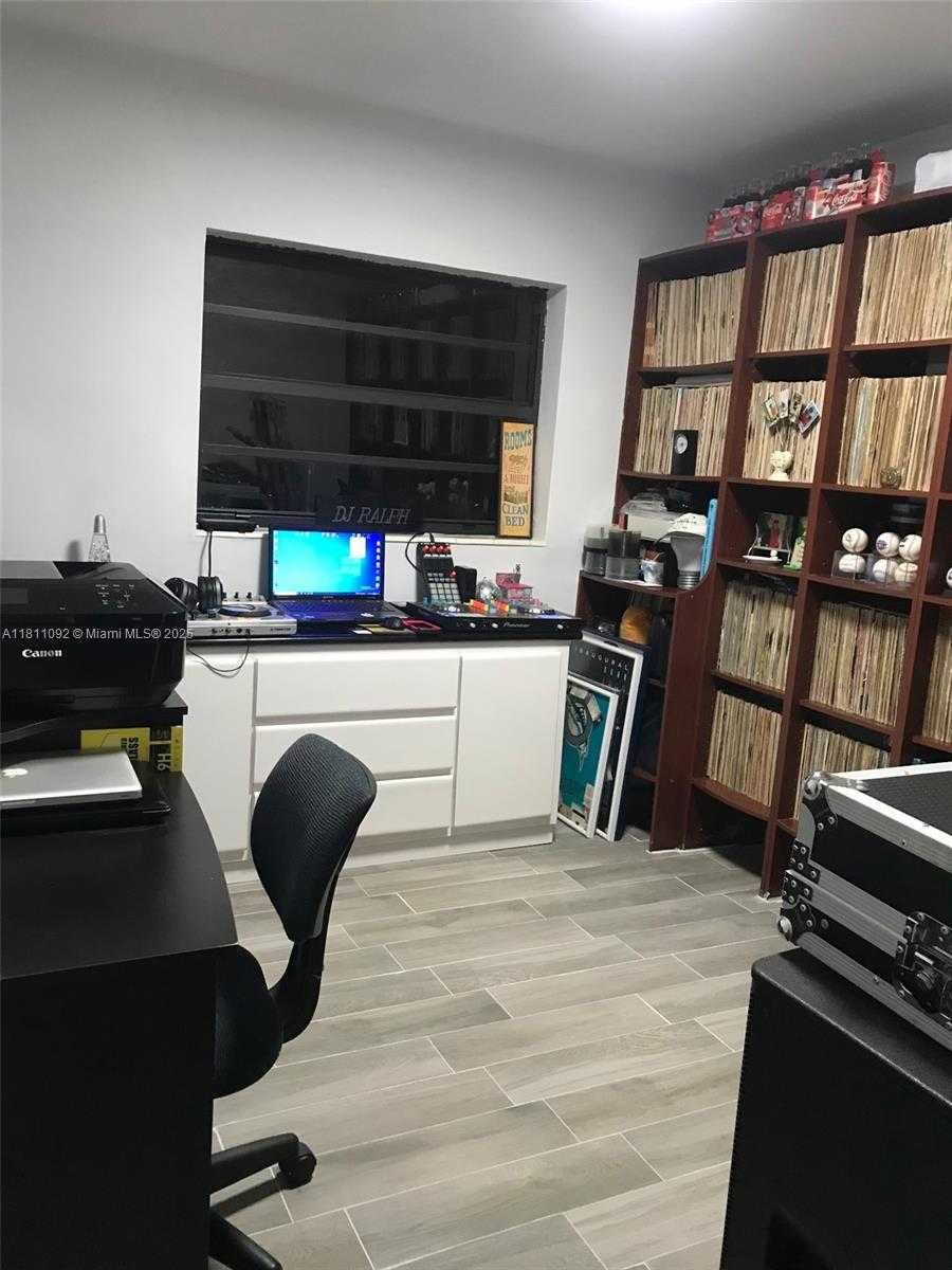 Small Image of 5010 NORTH WEST 190TH ST, Miami Gardens Number 9