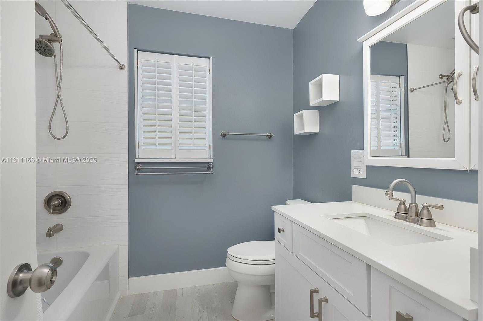 Small Image of 22300 SANDS POINT DR, Boca Raton Number 12