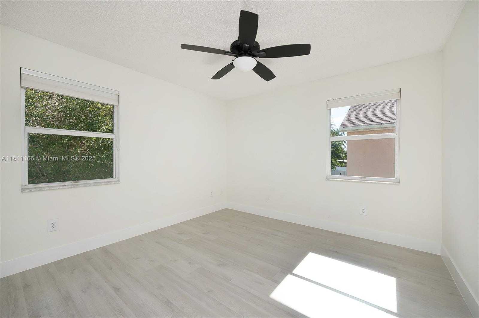 Small Image of 22300 SANDS POINT DR, Boca Raton Number 13