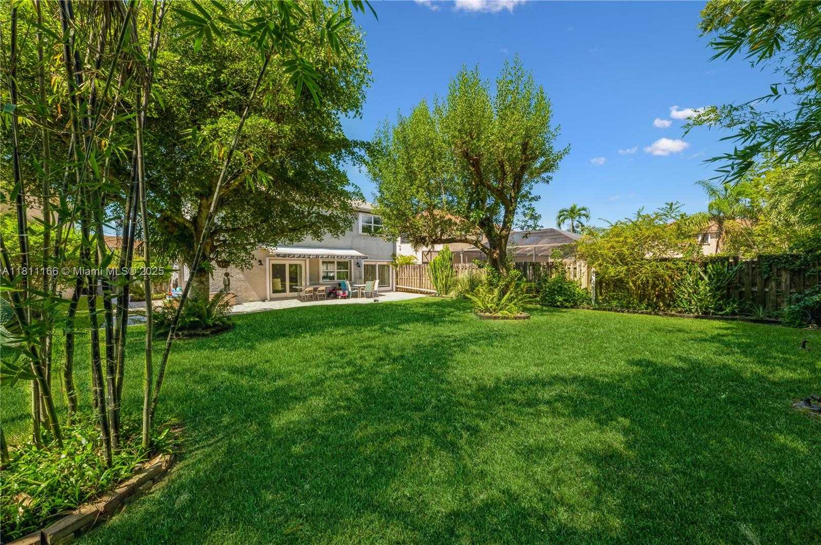 Small Image of 22300 SANDS POINT DR, Boca Raton Number 2