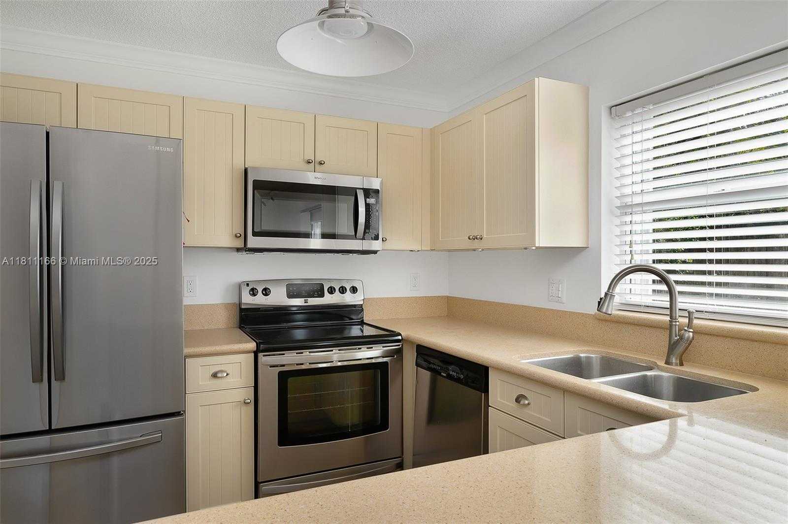 Small Image of 22300 SANDS POINT DR, Boca Raton Number 5