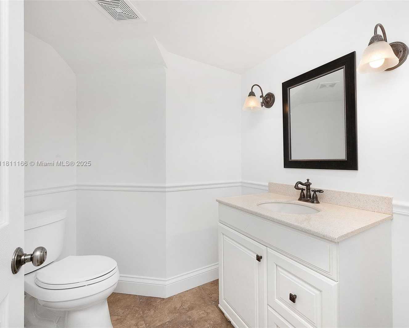 Small Image of 22300 SANDS POINT DR, Boca Raton Number 6