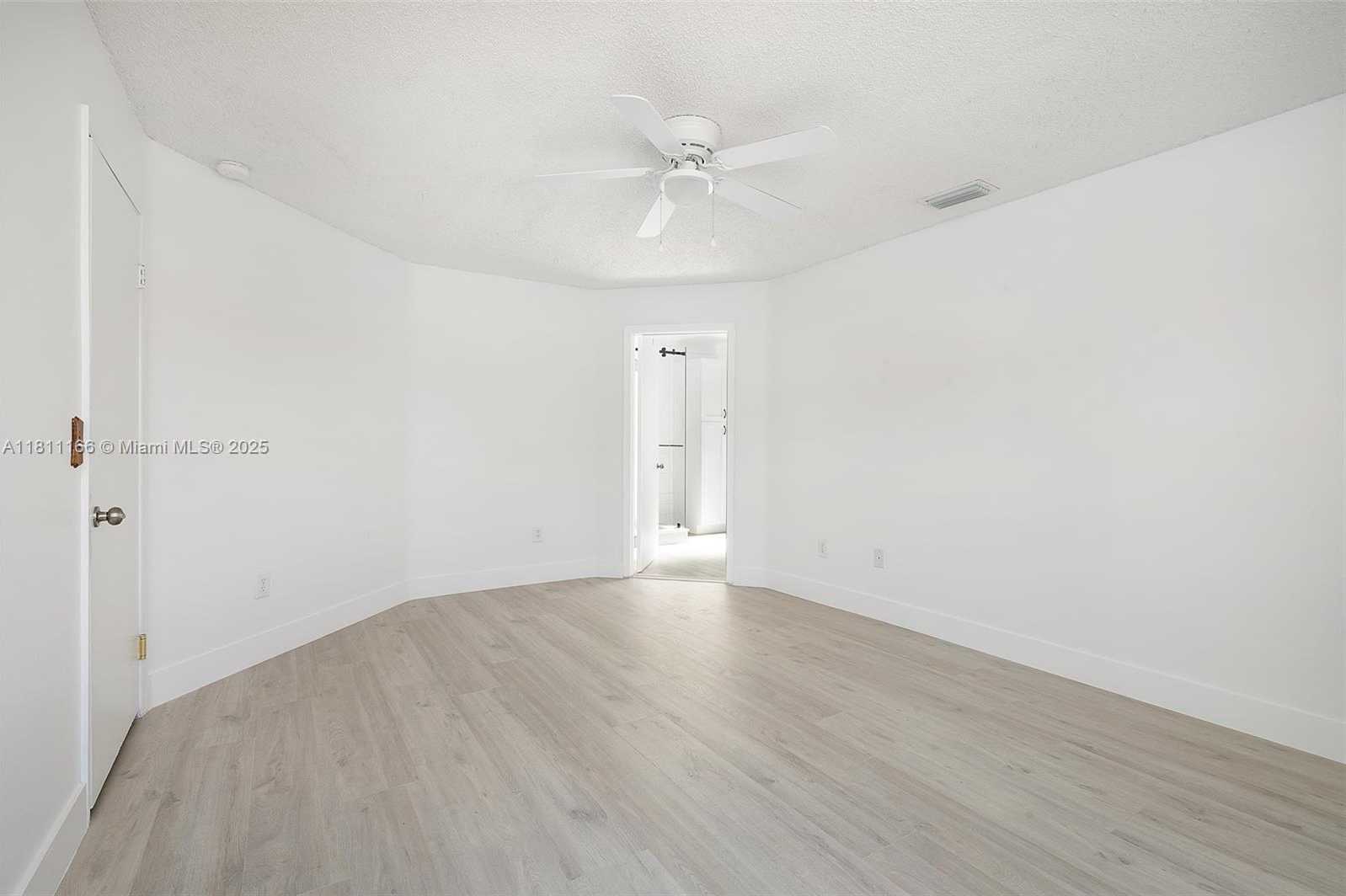 Small Image of 22300 SANDS POINT DR, Boca Raton Number 7