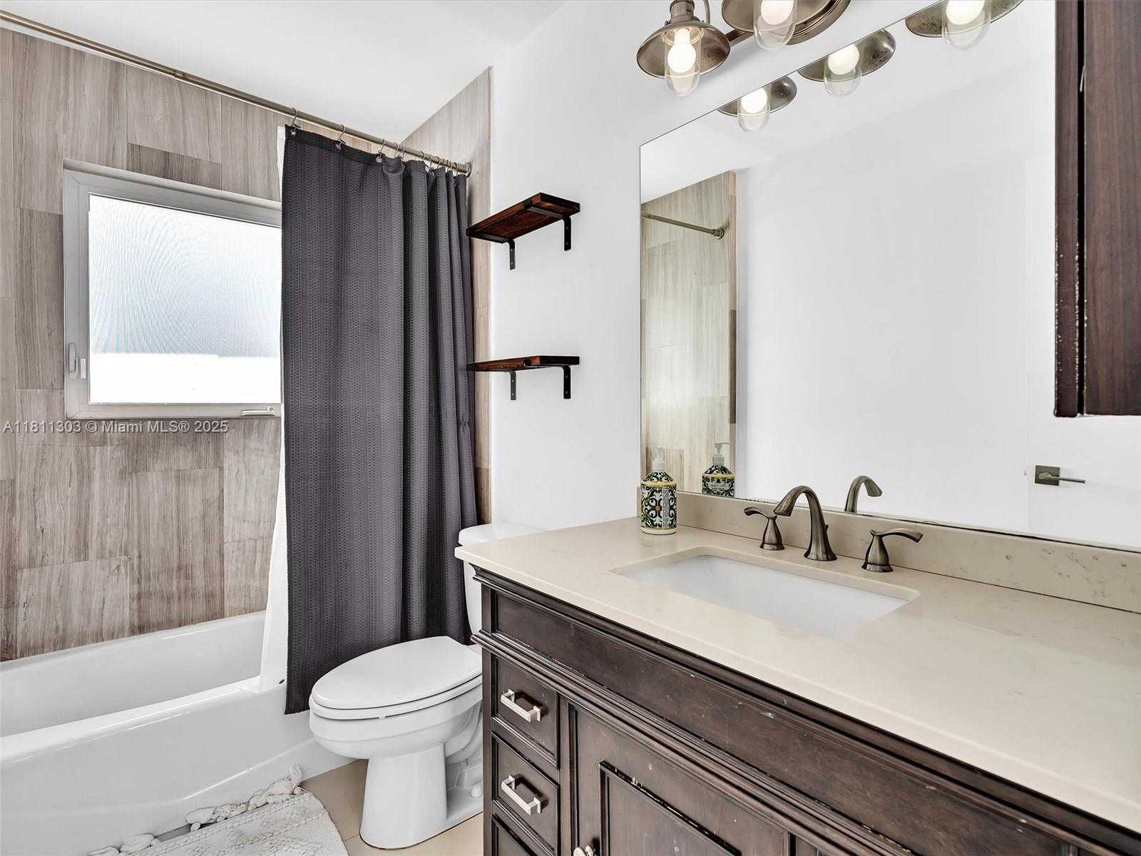 Small Image of 13381 SOUTH WEST 151ST TER, Miami Number 10