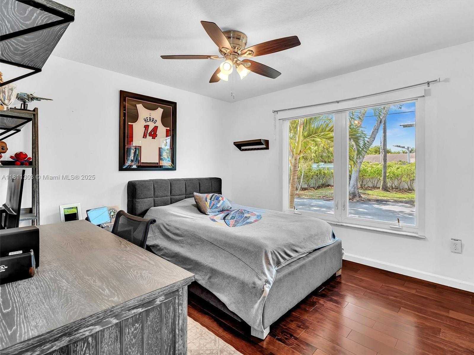 Small Image of 13381 SOUTH WEST 151ST TER, Miami Number 11