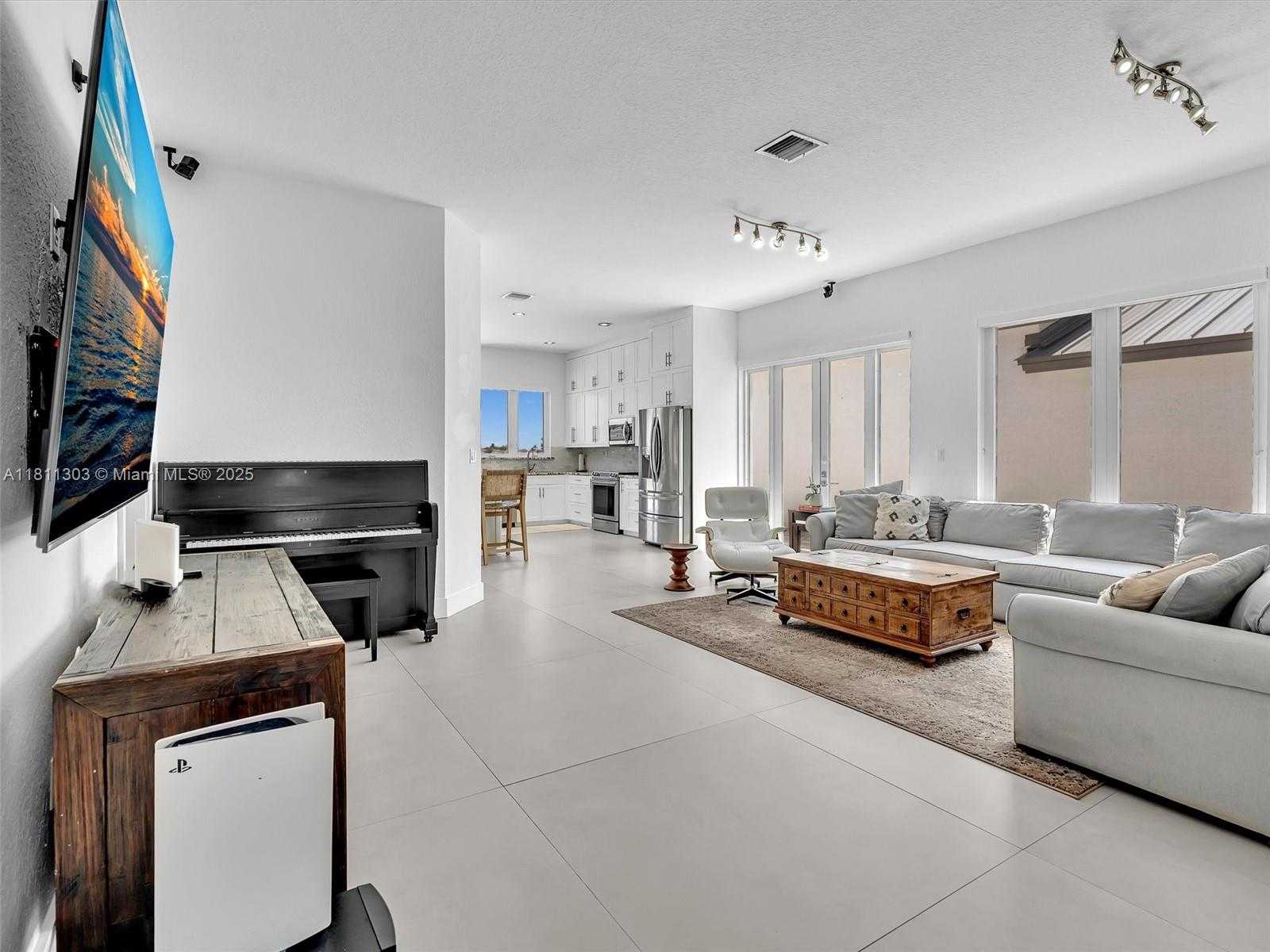 Small Image of 13381 SOUTH WEST 151ST TER, Miami Number 15