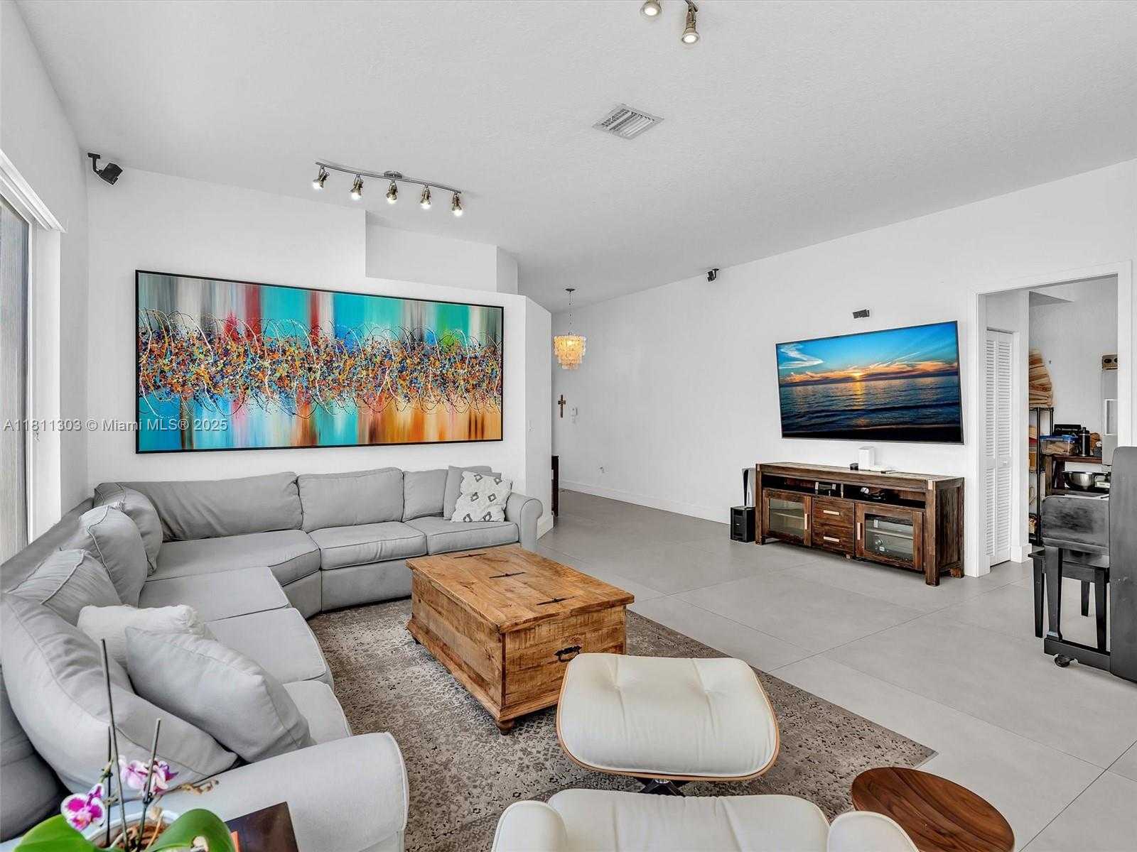 Small Image of 13381 SOUTH WEST 151ST TER, Miami Number 20