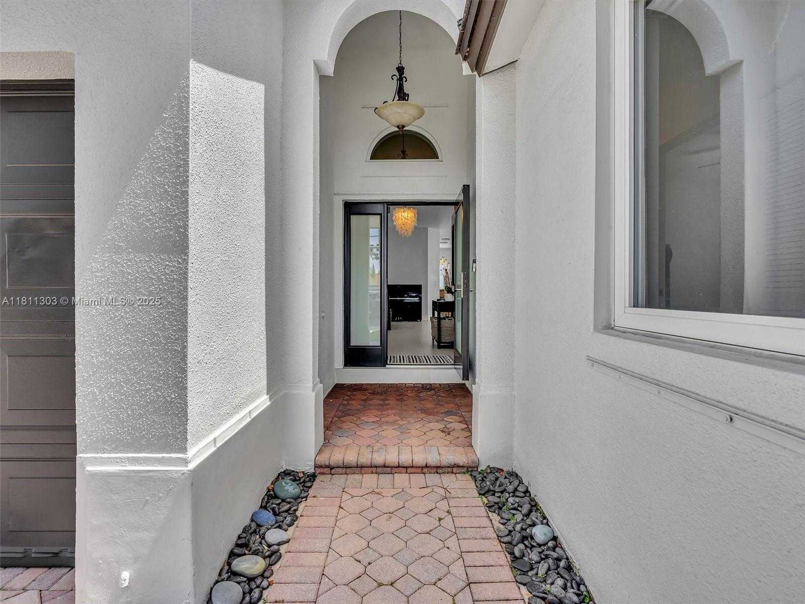 Small Image of 13381 SOUTH WEST 151ST TER, Miami Number 3