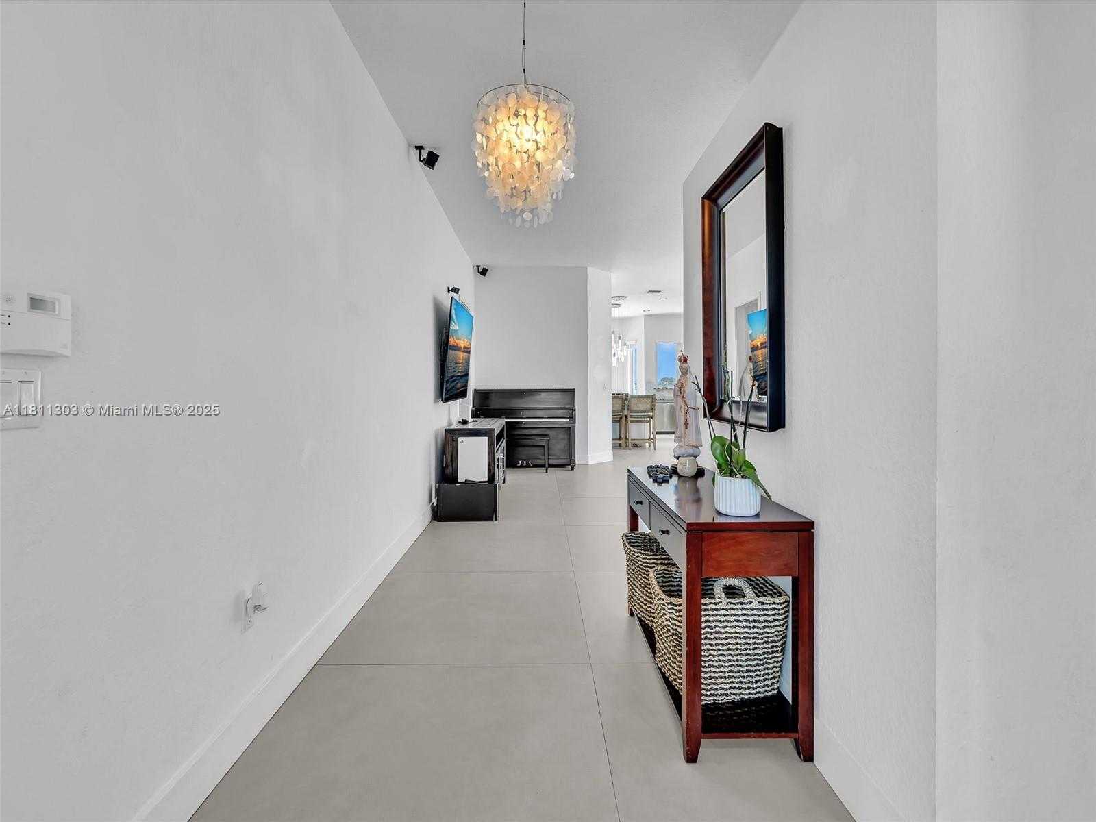 Small Image of 13381 SOUTH WEST 151ST TER, Miami Number 4