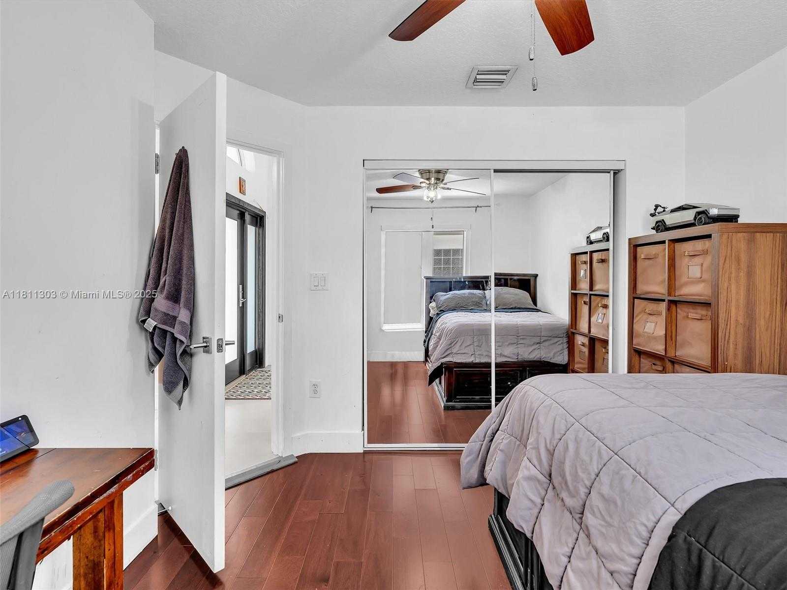 Small Image of 13381 SOUTH WEST 151ST TER, Miami Number 7