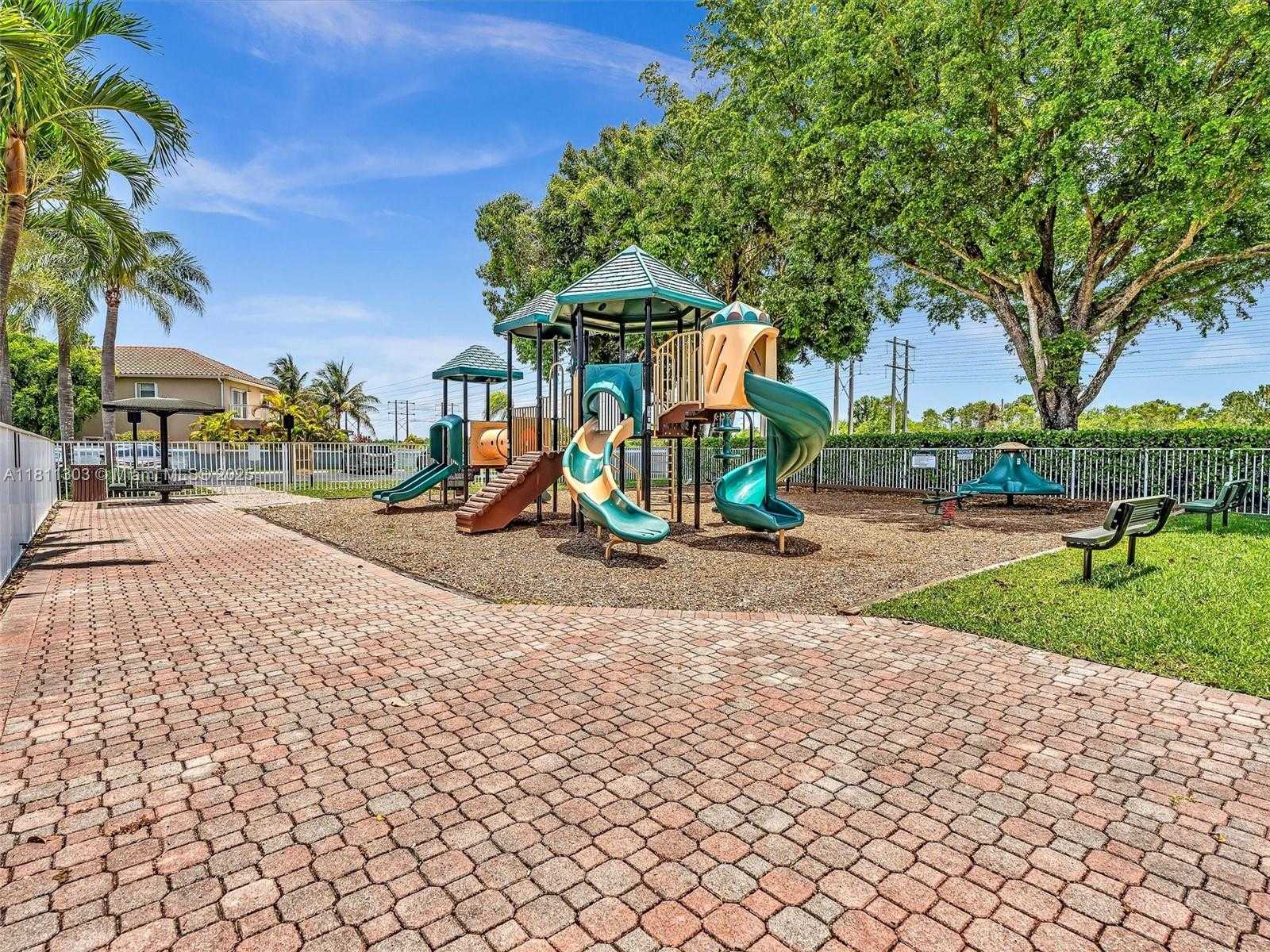 Small Image of 13381 SOUTH WEST 151ST TER, Miami Number 70