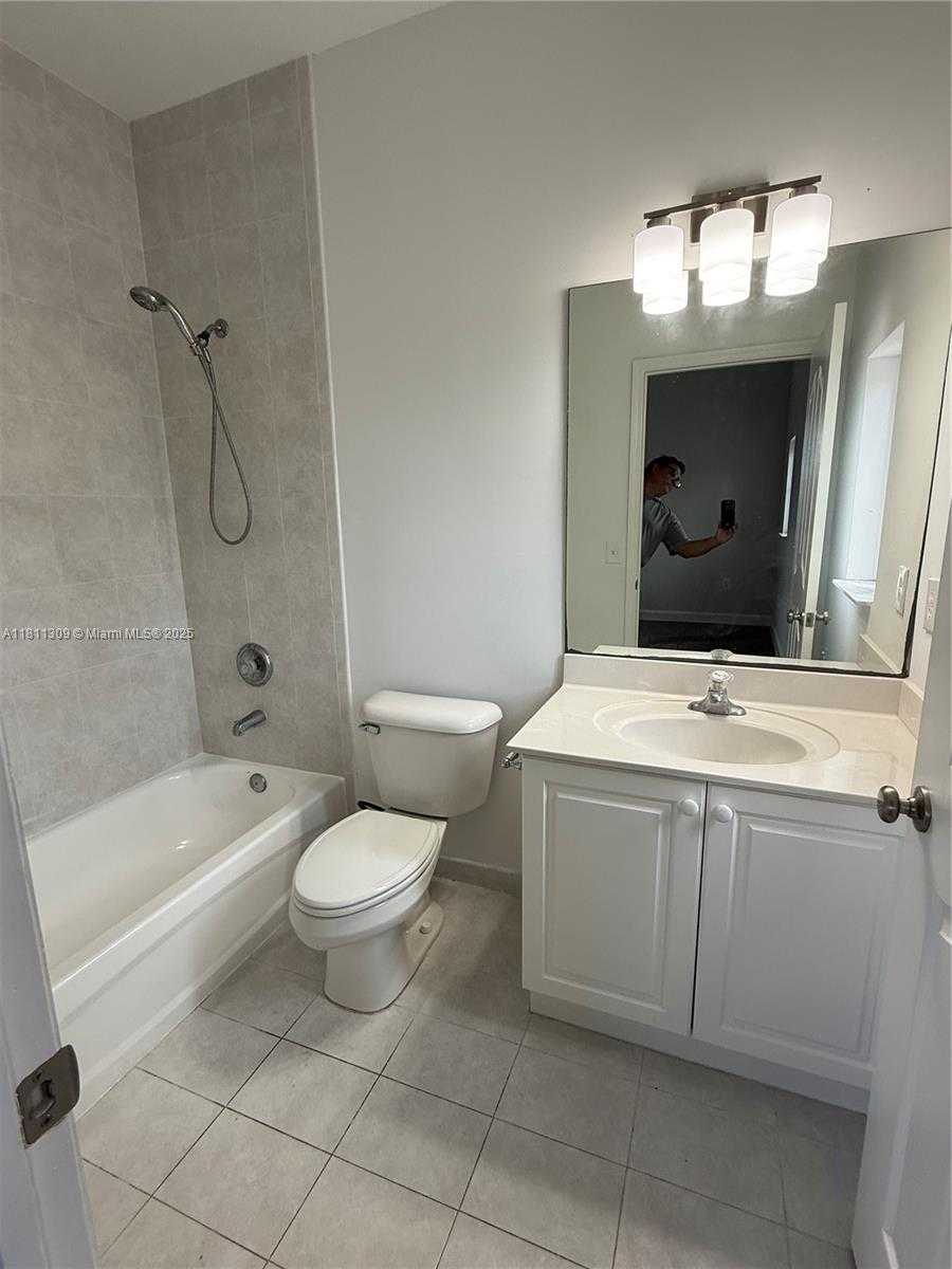 Small Image of 4157 NORTH EAST 14TH ST, Homestead Number 17