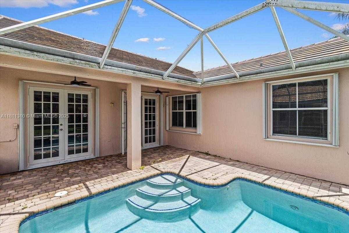 Small Image of 930 BRIAR RIDGE RD, Weston Number 12
