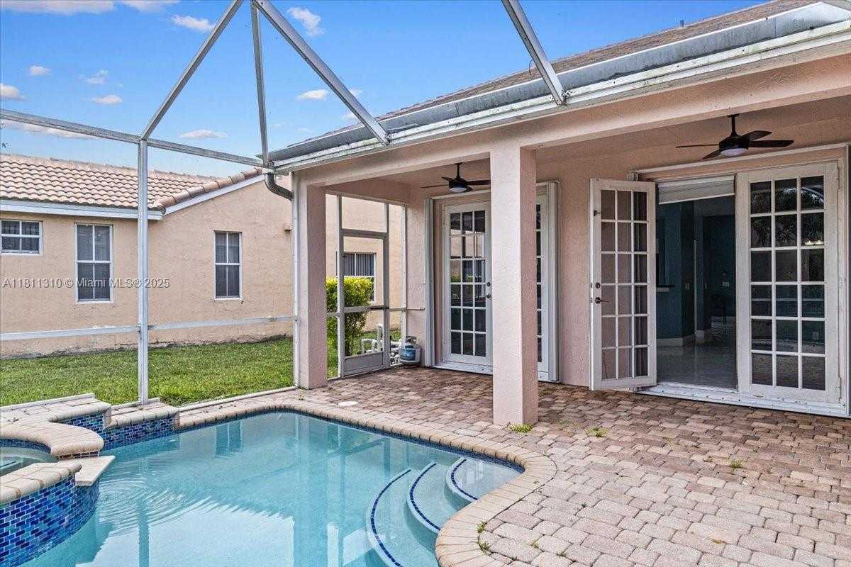 Small Image of 930 BRIAR RIDGE RD, Weston Number 15