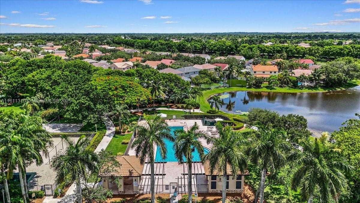 Small Image of 930 BRIAR RIDGE RD, Weston Number 18