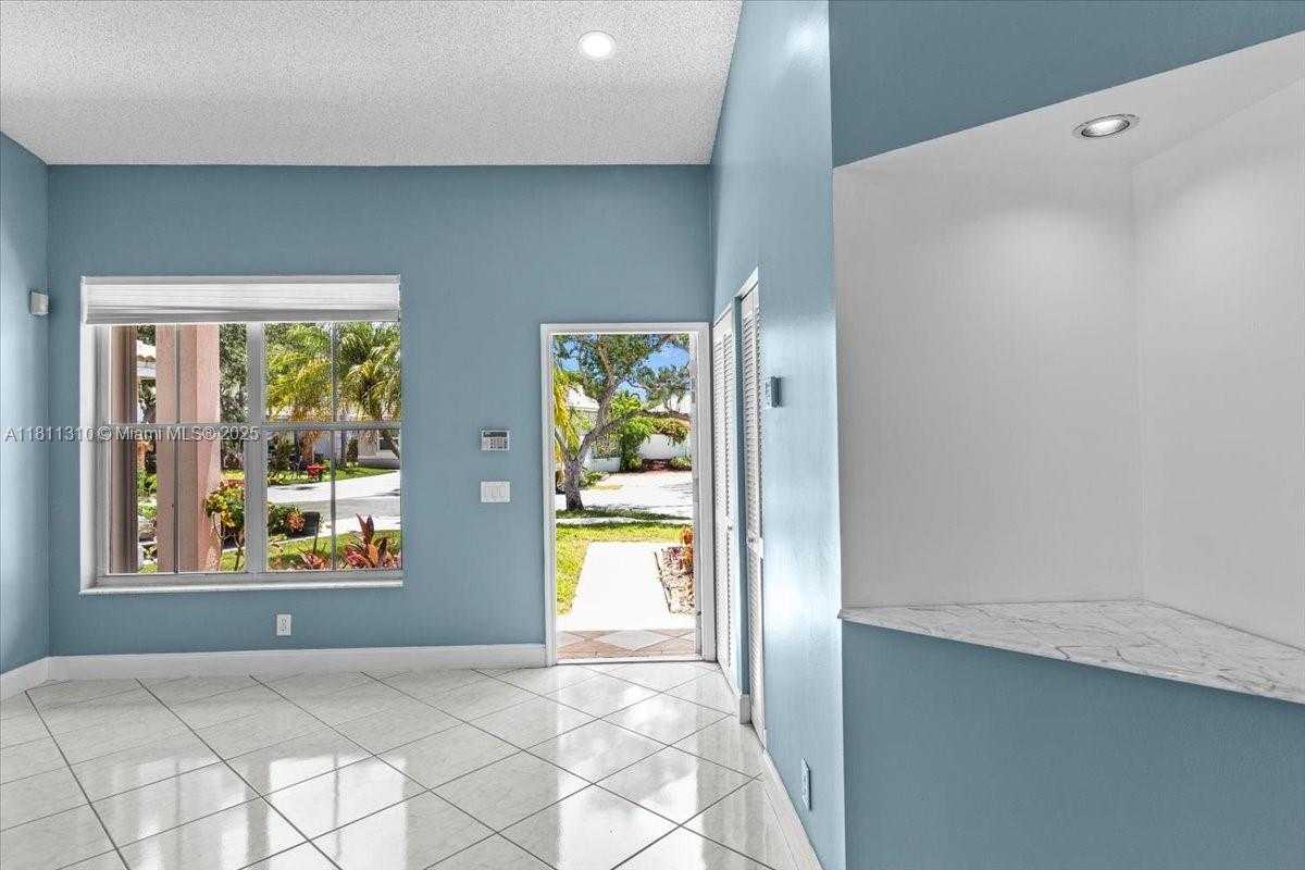 Small Image of 930 BRIAR RIDGE RD, Weston Number 22