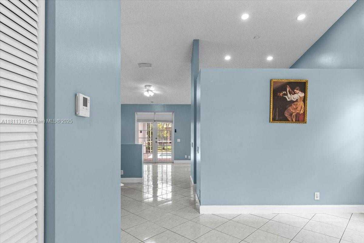 Small Image of 930 BRIAR RIDGE RD, Weston Number 23
