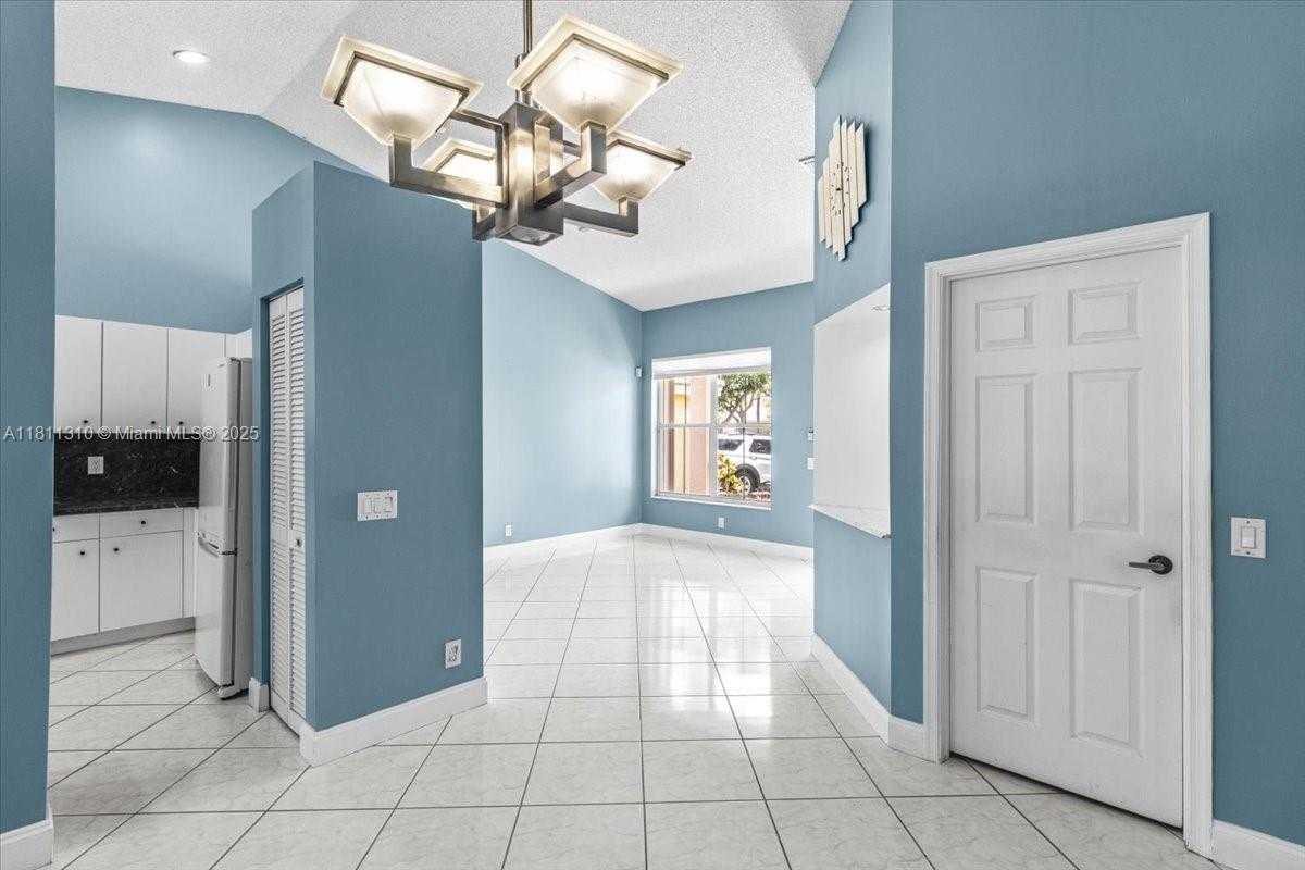 Small Image of 930 BRIAR RIDGE RD, Weston Number 25