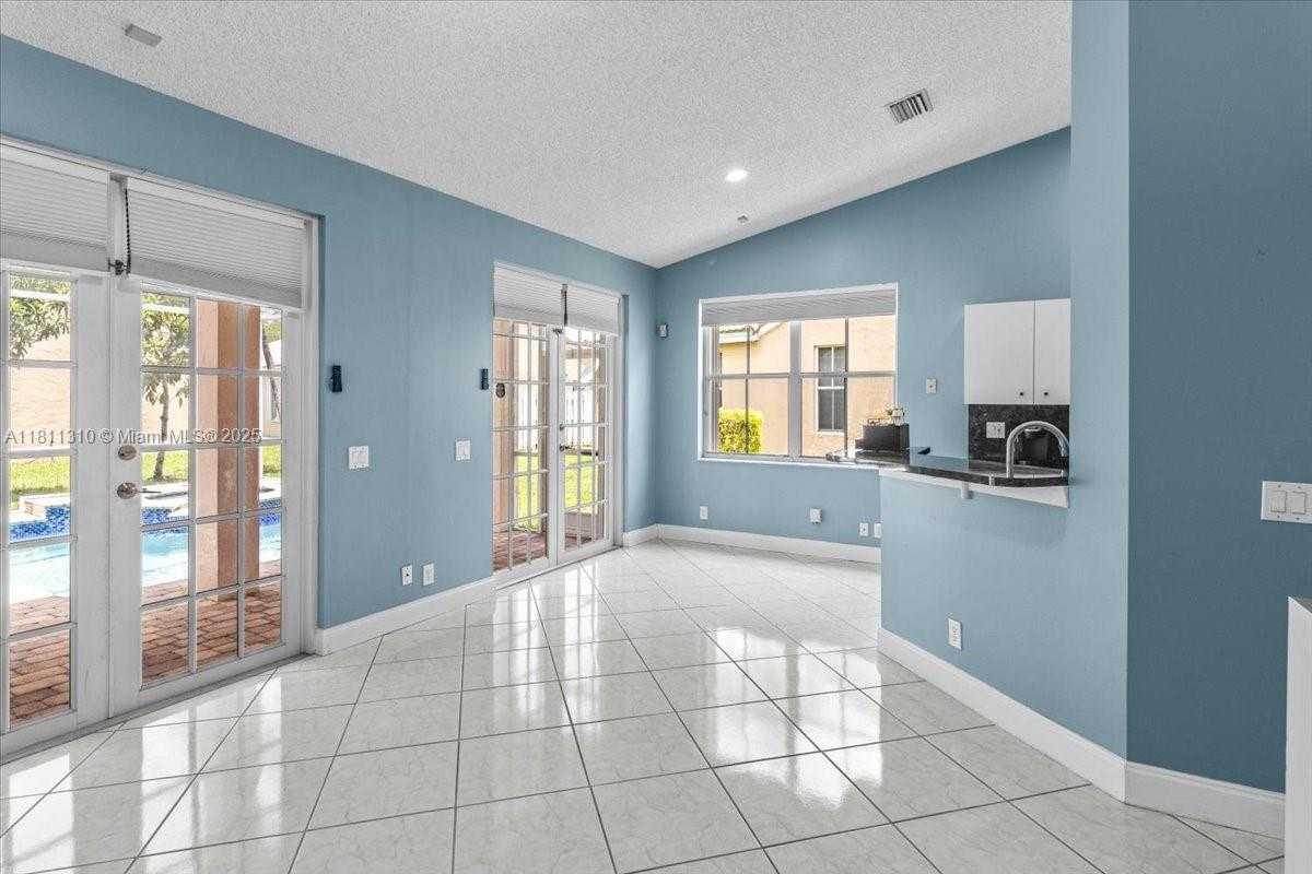 Small Image of 930 BRIAR RIDGE RD, Weston Number 27