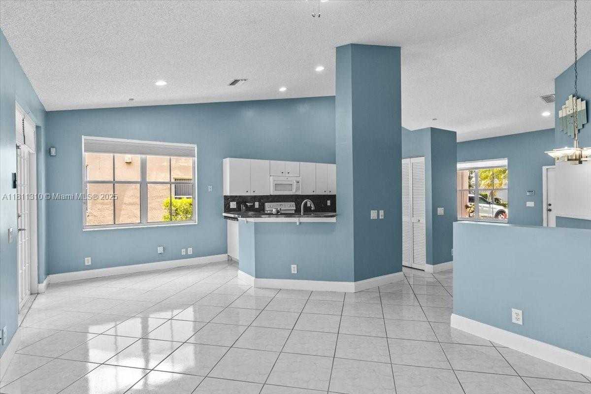 Small Image of 930 BRIAR RIDGE RD, Weston Number 28