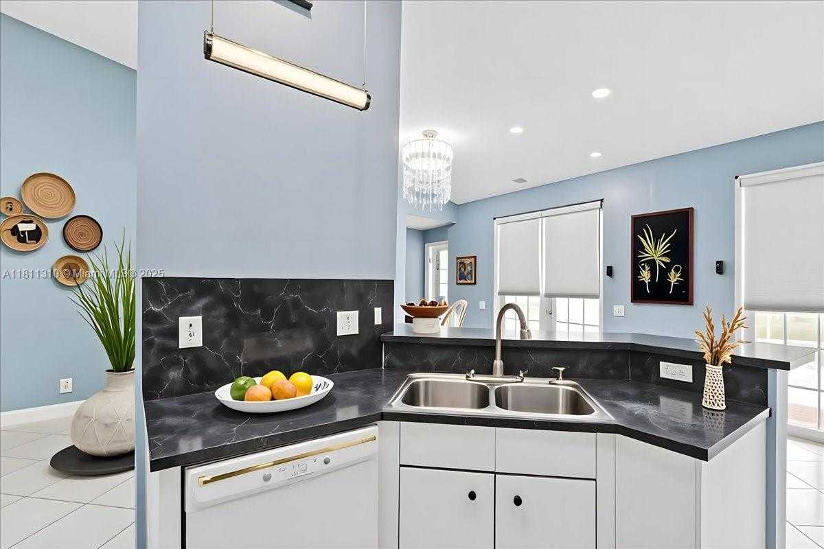 Small Image of 930 BRIAR RIDGE RD, Weston Number 38