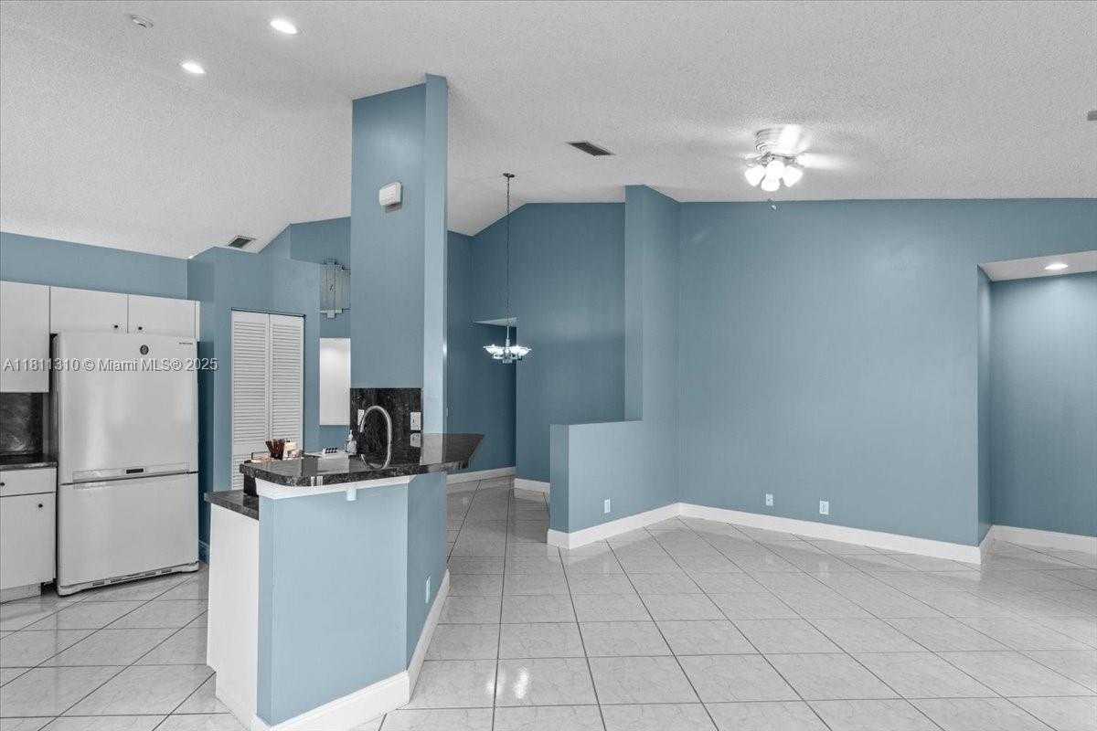 Small Image of 930 BRIAR RIDGE RD, Weston Number 39