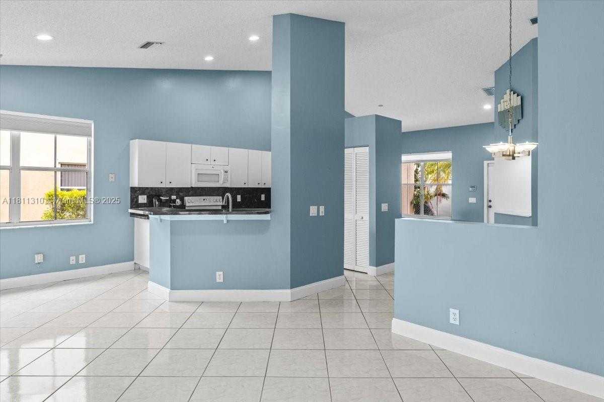 Small Image of 930 BRIAR RIDGE RD, Weston Number 40