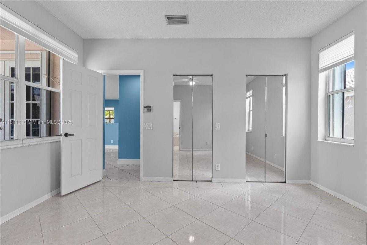Small Image of 930 BRIAR RIDGE RD, Weston Number 42