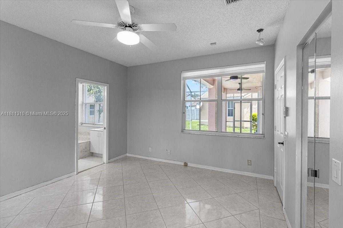 Small Image of 930 BRIAR RIDGE RD, Weston Number 43