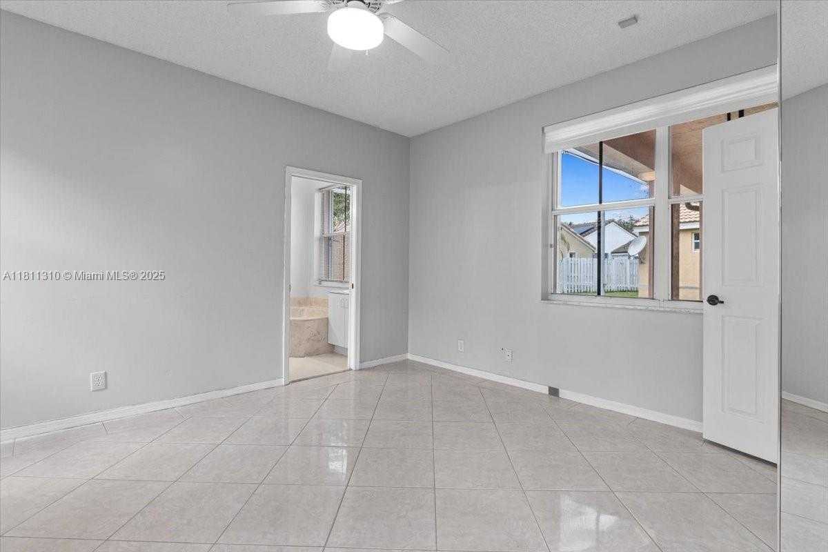 Small Image of 930 BRIAR RIDGE RD, Weston Number 45