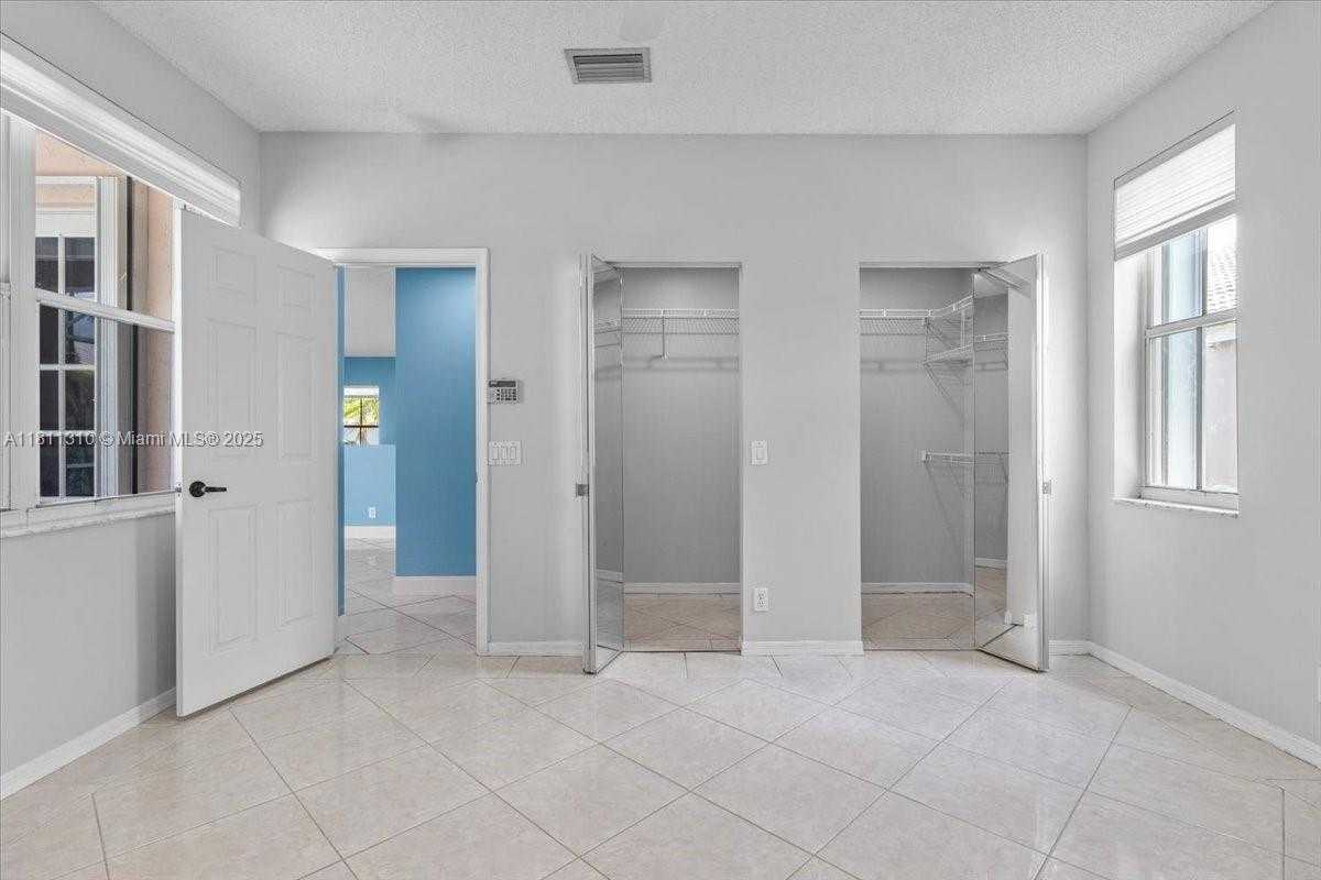 Small Image of 930 BRIAR RIDGE RD, Weston Number 47