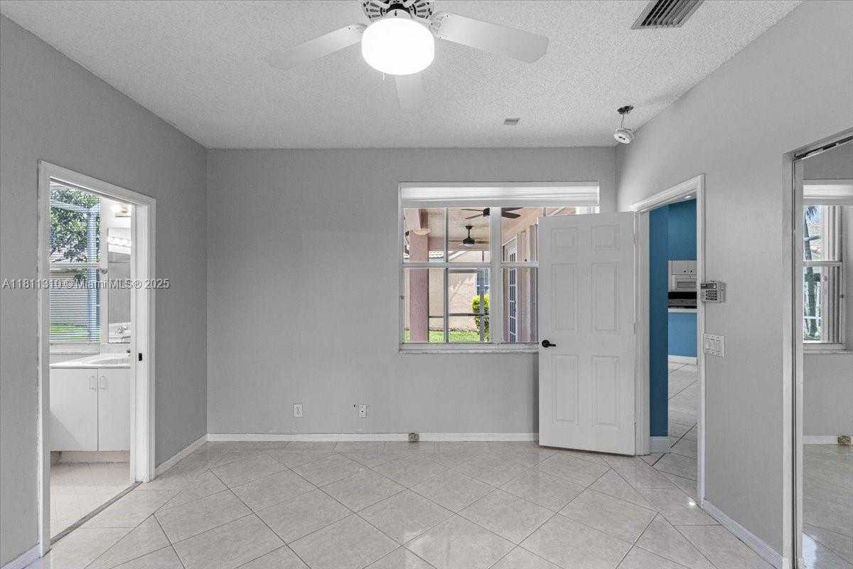 Small Image of 930 BRIAR RIDGE RD, Weston Number 48