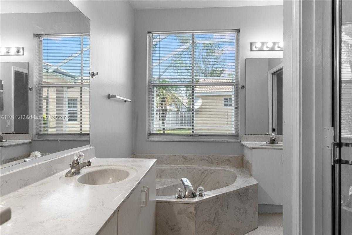 Small Image of 930 BRIAR RIDGE RD, Weston Number 51