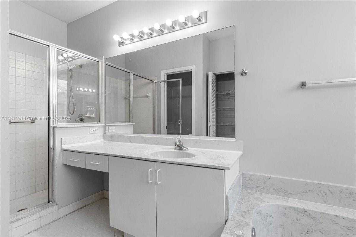Small Image of 930 BRIAR RIDGE RD, Weston Number 52