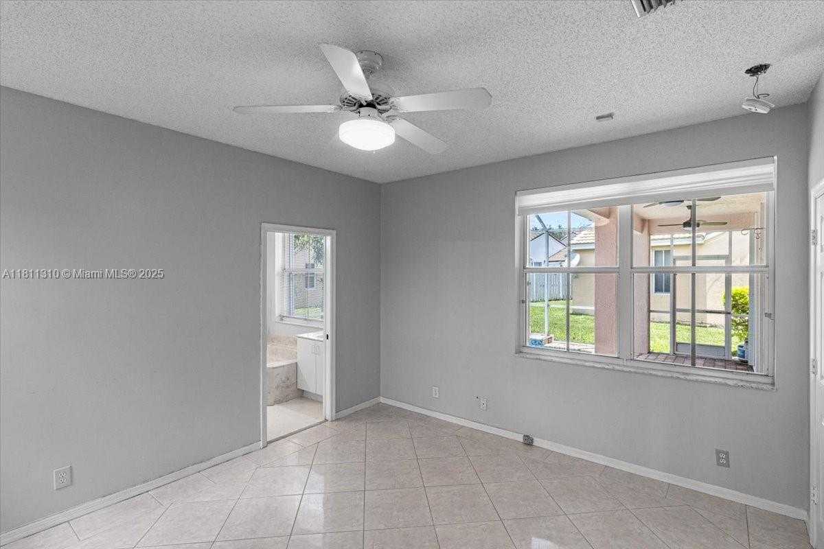 Small Image of 930 BRIAR RIDGE RD, Weston Number 53