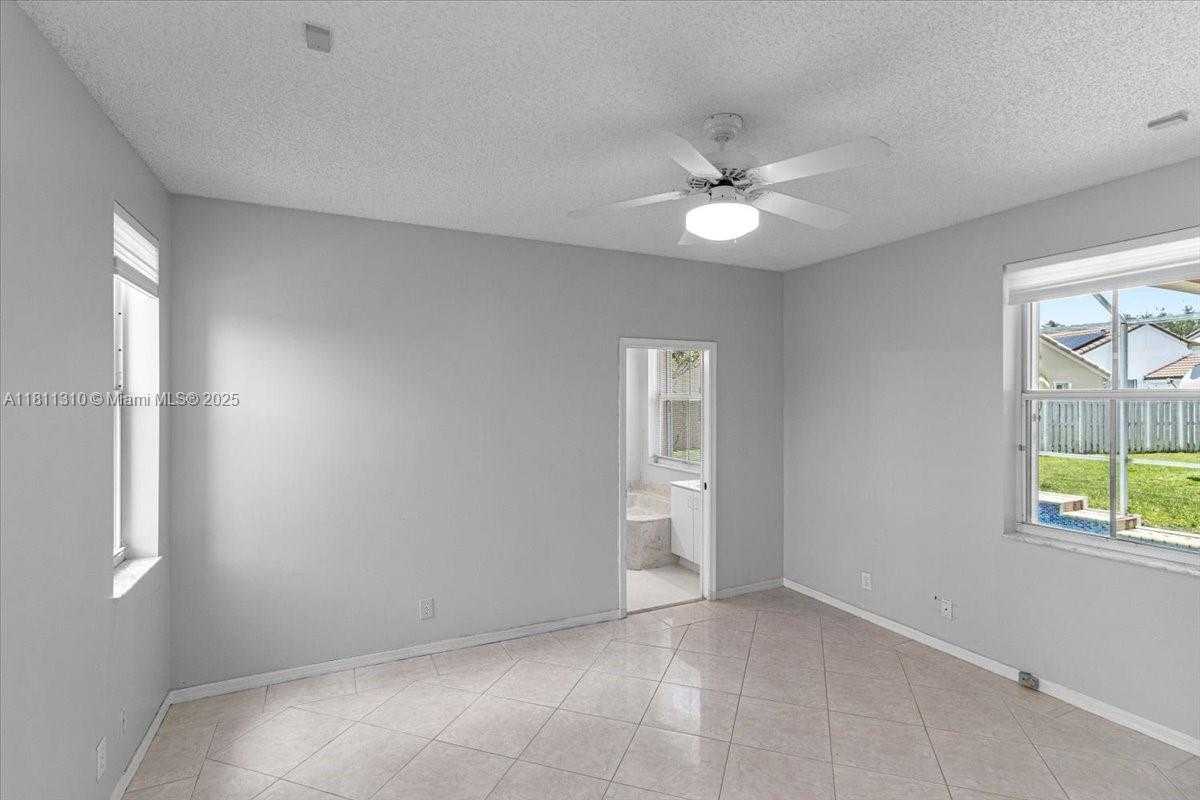 Small Image of 930 BRIAR RIDGE RD, Weston Number 54