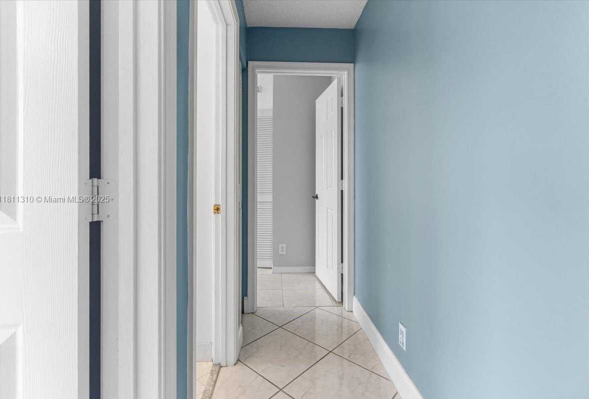 Small Image of 930 BRIAR RIDGE RD, Weston Number 56